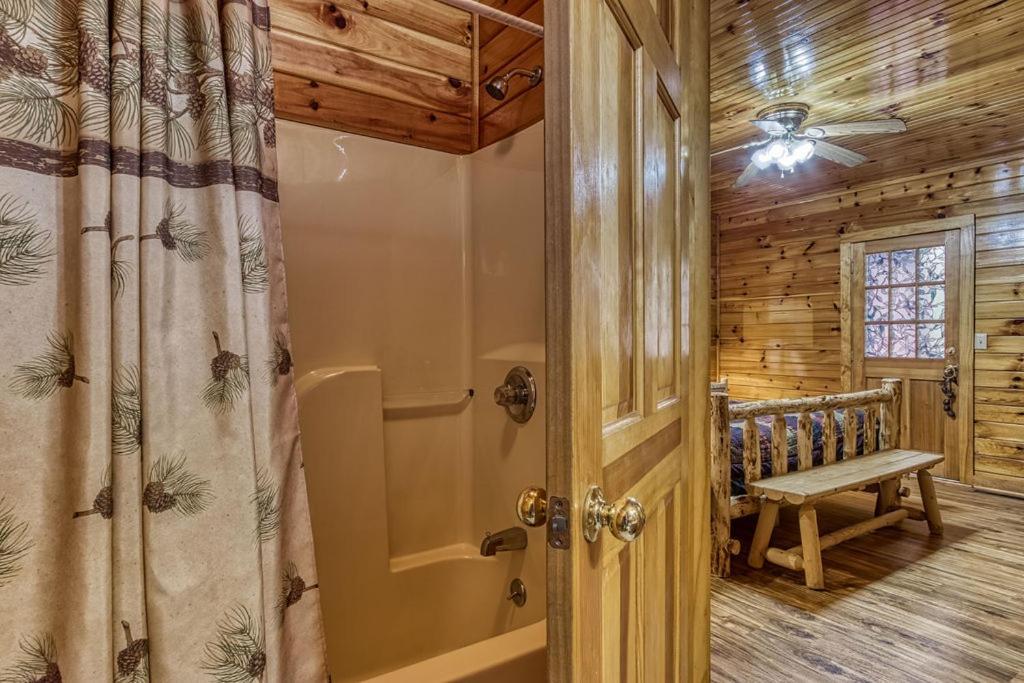 The Nut House, Hot Tub, Game Room, Wifi, 1089 Free Tickets Each Paid Day, Dollywood And More! 鸽子谷 外观 照片