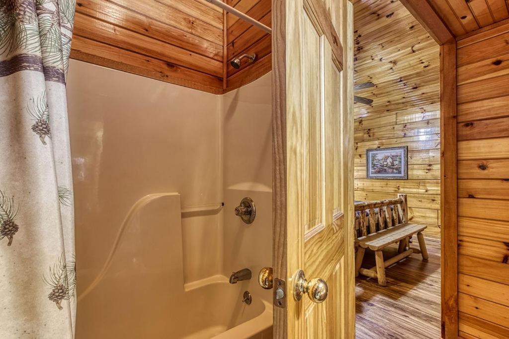 The Nut House, Hot Tub, Game Room, Wifi, 1089 Free Tickets Each Paid Day, Dollywood And More! 鸽子谷 外观 照片