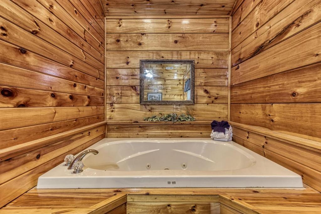 The Nut House, Hot Tub, Game Room, Wifi, 1089 Free Tickets Each Paid Day, Dollywood And More! 鸽子谷 外观 照片